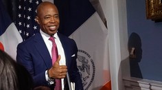 Primátora New Yorku obvinili zo sexuálneho útoku spred 30 rokov