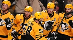 VIDEO: Pittsburgh opäť odvrátil koniec sezóny. Skúsený obranca strelil víťazný gól a zapísal sa do histórie