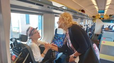 Po ceste vlakom v sklade s občerstvením zažila vozíčkarka Zora ďalšiu ponižujúcu jazdu