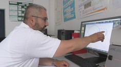 Triky kriminalistiky: Skúmajú falšovanie podpisov. Experti na písmo musia mať veľkú trpezlivosť