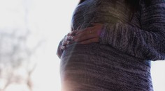 Pôrod cez telefón. Operátorka 155 pomohla priviesť na svet zdravého chlapčeka