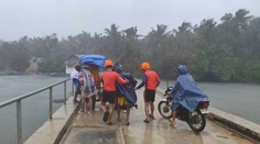 Supertajfún Fung-wong už zasiahol pobrežie Filipín. Hlásia prvé obete