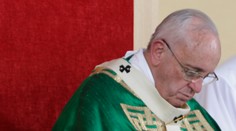 Pápež sa modlil pri Turínskom plátne