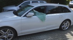 Nafúkala takmer tri promile a ničila autá na parkovisku. Dievča (16) vysvetlilo prečo