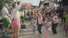 Hudba, ktorá búra predsudky: Dve slovenské skupiny hrali v rómskych osadách