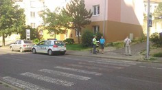 Chlapček vyletel z kočíka. Na priechode pre chodcov v Nitre ho zrazilo auto