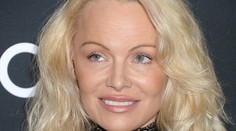 Pamela Anderson bez nánosov mejkapu. Hneď je krajšia