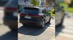 Jazdil po chodníku a cúval v protismere. Služobné auto rezortu obrany rieši polícia
