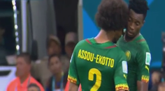 Totálny skrat Kamerunu: Spoluhráči sa pobili navzájom, Song lakťom atakoval Mandžukiča