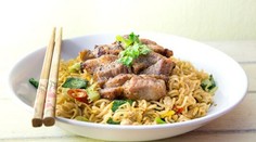 Cviklové palacinky  so smotanovým syrom a pažítkou