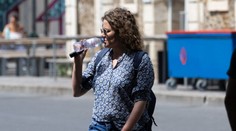 Nové zistenia prekvapili aj vedcov: Ak pijete vodu z plastových fliaš, riskujete zdravotné problémy