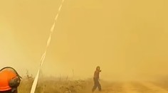 VIDEO: Hasiči na vlastnej koži pocítili ohnivé tornádo. Nevídaný úkaz dosiahol desiatky metrov