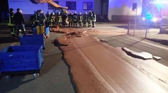 Sladká pohroma. Horúca čokoláda zaplavila ulicu