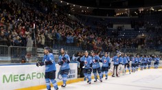 Zisťovali sme, koľko osôb treba na futbalové a hokejové zápasy. 50 by nestačilo ani zďaleka