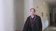 Slovenského herca odsúdili za zabitie partnera na 10 rokov. Vinu sa snažil hodiť na svoju mamu