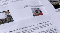 Muža, ktorý pri útoku na Kapitol napadol policajta, odsúdili na vyše tri roky
