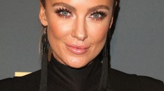 Väčší výstrih si dať nemohla. Ako si dokázala prsia vytlačiť tak hore?