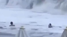 VIDEO: Túžba po fotkách sa jej stala osudnou. Ženu (†20) stiahlo rozbúrené Čierne more