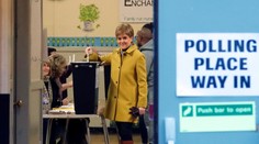 Podľa exit pollu vyhrala britské voľby strana premiéra Johnsona