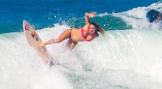 Legenda surfovania, ktorej žralok odhryzol ruku: Tehotná na doske!