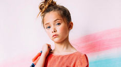 Ďalšia mladá modelka dobyla svet. Má len sedem rokov