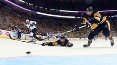 Sharks sa udržali v hre, znížili stav série s Pittsburghom na 2:3