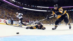 Sharks sa udržali v hre, znížili stav série s Pittsburghom na 2:3