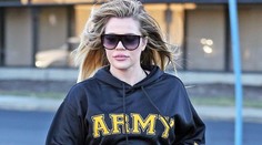 Khloé Kardashian prvýkrát ukázala tehotenské bruško