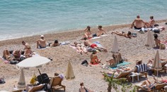 Chorváti strácajú s turistami trpezlivosť. Miestni hovoria o znečistených plážach, jednému sa dokonca dobíjali na toaletu