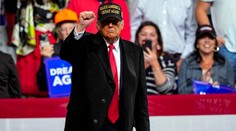 Donald Trump ľutuje, že opustil Biely dom po porážke vo voľbách v roku 2020, ktorú si nikdy nepriznal