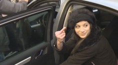 Sheila Sz., ktorá močila na korán, skončila opäť v policajnej cele