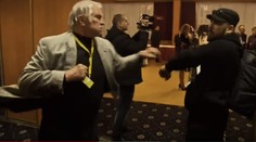 Boxerista zo Zemanovho štábu, ktorý udieral novinára, je po smrti