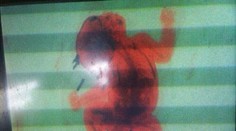 Počas letiskovej kontroly našli dieťa. Matka ho strčila do batožiny