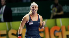 Nádej na postup žije! Cibulková zdolala Halepovú v dvoch setoch
