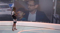 Syn českého politika sa objavil v živom vysielaní. Jeho slová bavia internet