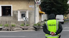 V Borskom Mikuláši odpálili bankomat a vzali ho so sebou