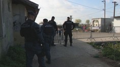 Nerešpektujú štátne zložky, napadli reportérku. Neprispôsobiví občania trnavskej časti Farárske útočia aj na policajtov či hasičov