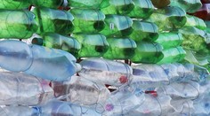 Je to definitívne! O dva roky začnú obchodníci zálohovať PET fľaše a plechovky