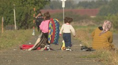 Nechcú tu byť, no musia. Samosprávy hľadajú riešenia, čo s uviaznutými migrantmi