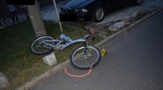 Marcus (8) vletel bicyklom priamo pod auto. Vodička už nehode nevedela zabrániť