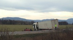 Tragická nehoda za Prievidzou: Vodič osobného auta neprežil zrážku s kamiónom