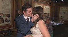 Spojila ich láska k Titanicu. Svoje áno si nadšenci povedali priamo na jeho výstave