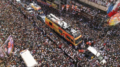 Obrovská tragédia v Indii. Na politickom podujatí populárneho herca zahynulo v tlačenici najmenej 36 osôb