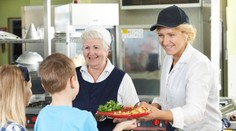 Obedy budú pre žiakov zadarmo od budúceho roka
