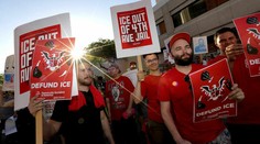 Tisíce ľudí demonštrovali na 1. mája proti Donaldovi Trumpovi