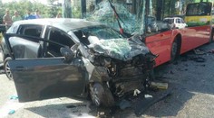 V Bratislave sa zrazil autobus MHD s autom