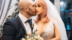 Nezvyčajnej láske je koniec. Kulturista, ktorý sa oženil s erotickou bábikou, požiadal o rozvod