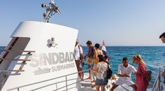 VIDEO: Keď sa začali ponárať, poklop bol stále otvorený. Turista zachytil na kameru chaos na ponorke v Hurghade