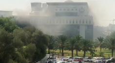 Samovražedný atentátnik, výbuchy a streľba. Na sídlo ropnej spoločnosti zaútočili ozbrojenci