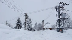 Elektrikári postupne odstraňujú poruchy. Bez energie je však stále viac ako 13-tisíc odberných miest